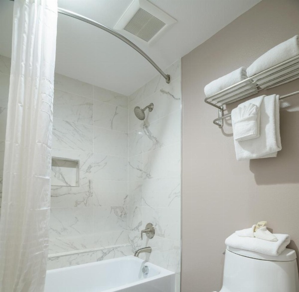 Woodcrest Hotel Cupertino image 18