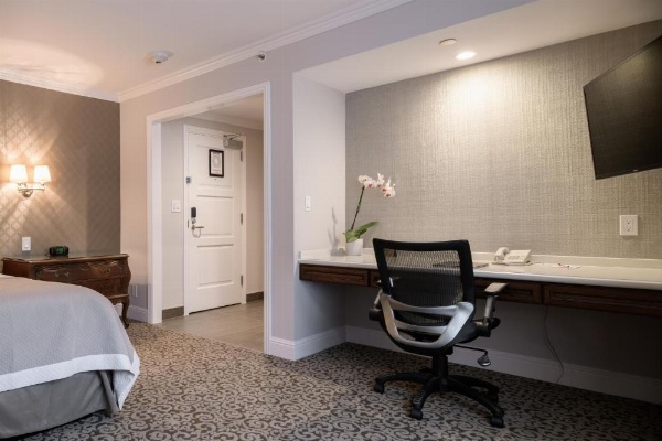 Woodcrest Hotel Cupertino image 8